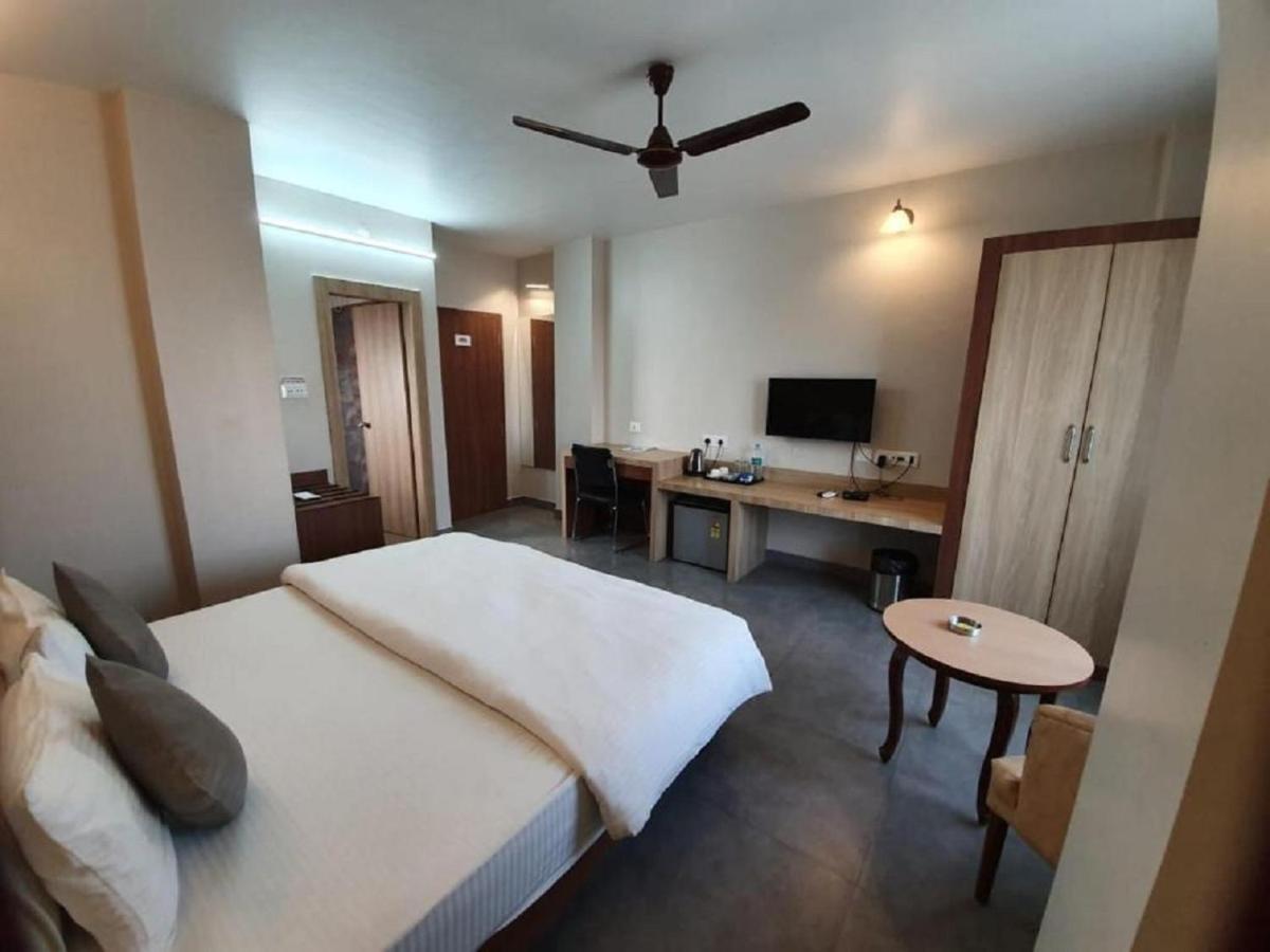 Hotel Gulmohar Grand Jorhāt Exterior foto